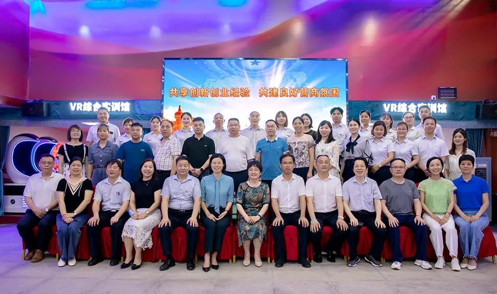 天心区政协“委员讲坛”活动在汉坤实业开展